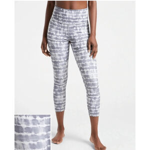 Women's Athleta Elation Printed Capri Tights M Gray White Tie-Dye